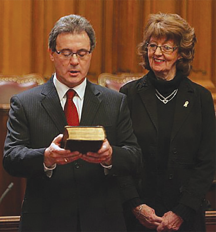 Michael MacDonald being sworn in to the Senate.